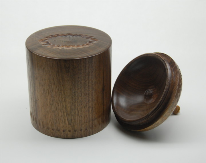 walnut thread lid box -box5.jpg 720x569 - 57k
